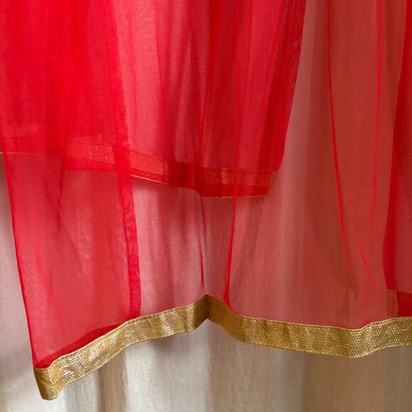 Gorgeous Women's Salwar Kameez Pink Lace, Gold Trim and delicate buttons - Picture 11 of 14
